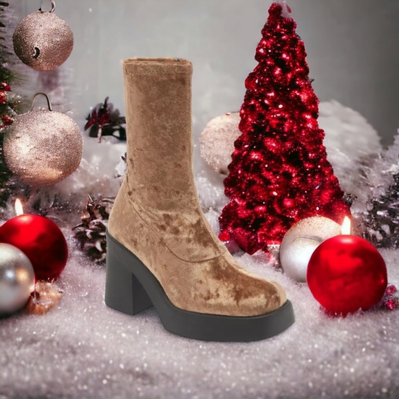 Shoes - NWOB Steve Madden Klayton Velvet Ankle Boots Size 7.5